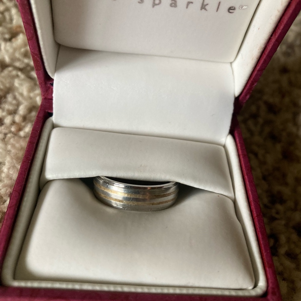 Helzberg Diamonds Men’s Ring (Approx Size 8.5)
